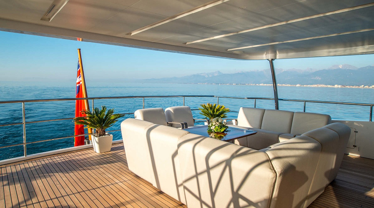 Аренда яхты Benetti Crystal 140 - NELA (Soy Amor) во Франции